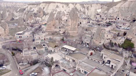 Cityscape-and-rock-landscape-at-Goreme,-Cappadocia,-Turkey