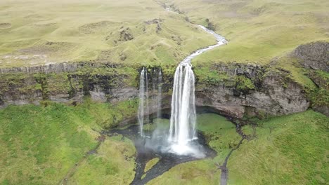 The-world-famous-Seljalandsfoss-waterfall-in-Iceland