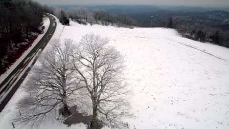 Luftumlaufbahn-Der-Winterlichen-Bergszene-In-Der-Nähe-Von-Boone-Und-Blowing-Rock-NC,-North-Carolina