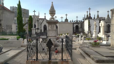 Vista-Panorámica-Del-Cementerio-De-Agramonte-Durante-La-Hora-De-La-Mañana-En-Primavera