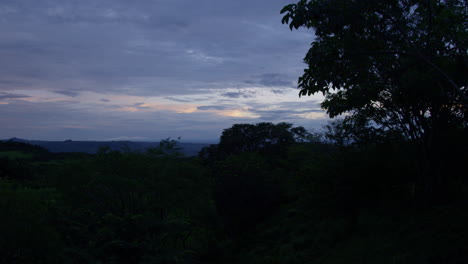 Bewölkter-Sonnenuntergang-In-Einem-Wunderschönen-Tal-In-Veracruz,-Mexiko