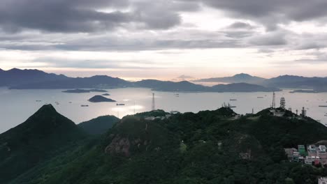 Vista-Aérea-Del-Pico-Agudo,-El-Campo-Y-La-Ruta-De-Senderismo-En-Sai-Kung,-Hong-Kong