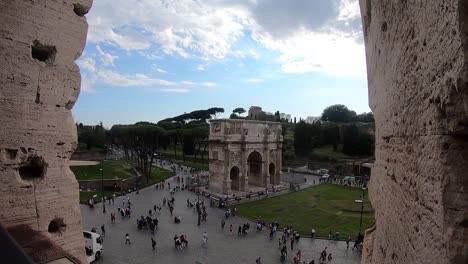 Lapso-De-Tiempo-Del-Arco-De-Constantino-En-El-Foro-Romano-Y-El-Coliseo-En-Roma