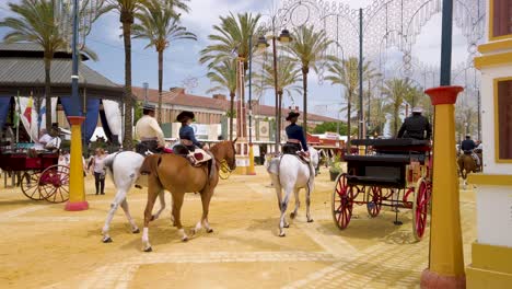 Reiter-Zu-Pferd-Auf-Dem-Pferdemarkt-Von-Jerez-De-La-Frontera-In-Südspanien