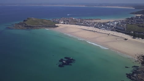 Aerial:-Clear-Celtic-Sea-water-off-Porthmeor-Beach,-St-Ives,-Cornwall