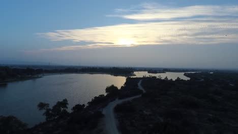 Drone-footage-of-a-park-in-Southern-California,-featuring-a-small-lake