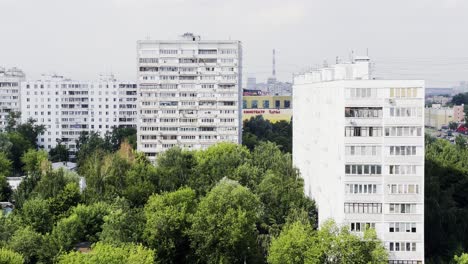 Moskau,-Russland---Wohnungen-Und-Sowjetische-Gebäude---Schlafviertel-Im-Norden-Der-Hauptstadt-Bei-Babuschkinskaja-Im-Sommer-2022