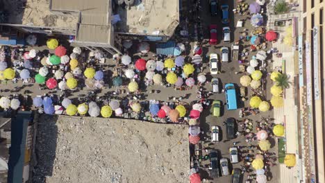 Menschenmenge-Und-Autos-Auf-Dem-Accra-Central-Market-_2