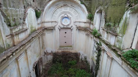 Dies-Ist-Die-Verlassene-Kapelle-Reale-Del-Demanio-Di-Calvi-In-Caserio-Reale,-Einem-Kleinen-Dorf-Am-Rande-Der-Provinz-Caserta-In-Italien