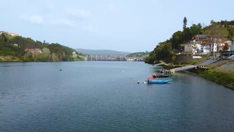 Douro-Fluss-Portugal-Crestuma,-Blauer-Fluss