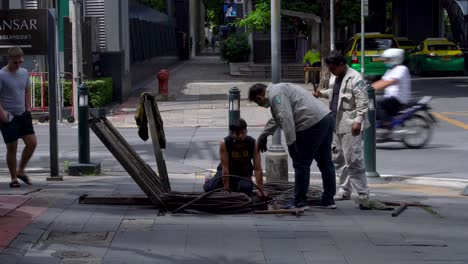 Verkabelungsarbeiten-Auf-Den-Straßen-Von-Bangkok