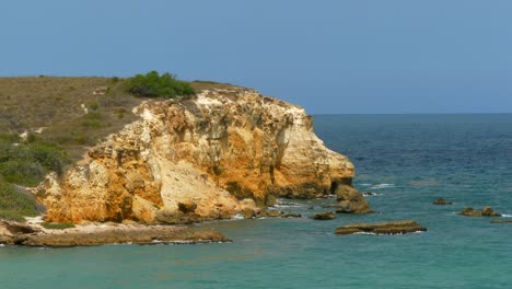 Grasbewachsene-Ozeanklippe---Cabo-Rojo-Puerto-Rico