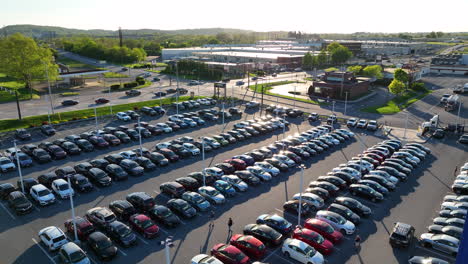 CarMax-dealership-parking-lot