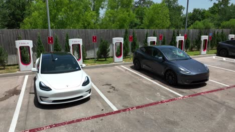 Establishing-shot-of-Tesla-supercharger-station