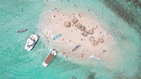 Aerial-top-down-rising-over-islet-of-Cayo-Arena-or-Paradise-Island,-Dominican-Republic