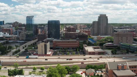 Grand-Rapids,-Michigan-skyline-with-freeway-and-cars-moving-with-drone-video-stable