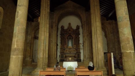 Altar-De-La-Iglesia-De-São-Tiago-En-Coimbra
