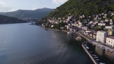 Vista-Of-Waterfront-Structures-With-Lake-Como-Cruise-In-Lombardy-Region,-Northern-Italy