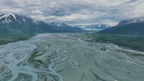 Aerial-View-Of-Knik-River-With-Mountain-Views-In-Anchorage,-Alaska