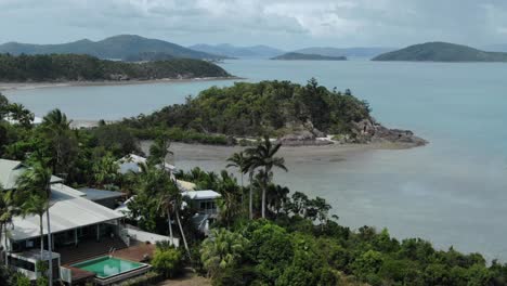 Waterfront-luxury-resort-structure-with-swimming-pool-at-Whitsundays-islands-in-Australia