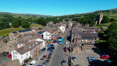 Drone,-ariel-footage-of-Hawes-a-small-rural-market-town-and-civil-parish-in-the-Richmondshire-district-of-North-Yorkshire,-England
