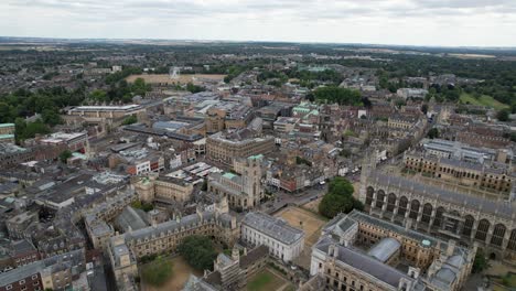 Cambridge-Stadtzentrum-England-Drohne-Schwenken-Luftbild-4k-Filmmaterial