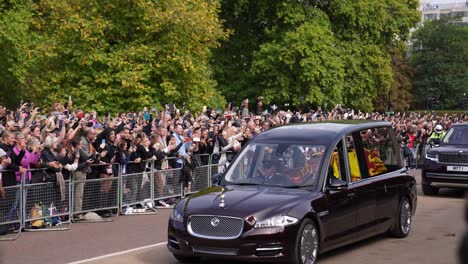 The-hearse-car-carrying-Queen-Elizabeth-II-coffin-is-driving-down-Knightsbridge-at-Hyde-Park-Corner-in-front-of-thousands-of-people-during-her-funeral