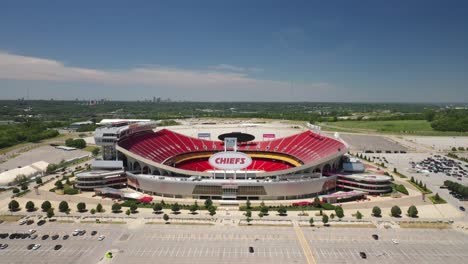 Kansas-City-Chiefs-Arrowhead-Stadium-Mit-Aufsteigendem-Drohnenvideo