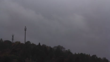 Zeitraffer-Von-Gewitterwolken-Und-Regen-über-Dem-Thüringer-Wald