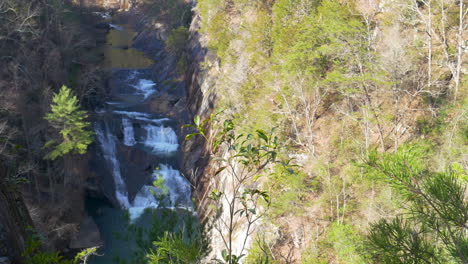 Panoramaaufnahme-Von-Wasserfällen-In-Einer-Schlucht-In-Georgia