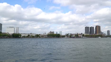 Skyline-Der-Stadt-Rotterdam-In-Einer-Schwenkbewegung