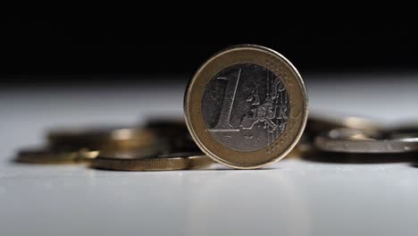 revealing-shot-of-Euro-coins,-movement-from-left-to-right,-light-changing