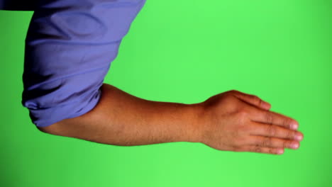 Ein-Arm-Vor-Einem-Grünen-Bildschirm,-Der-Nach-Belieben-Gekeyed-Und-Verwendet-Werden-Kann