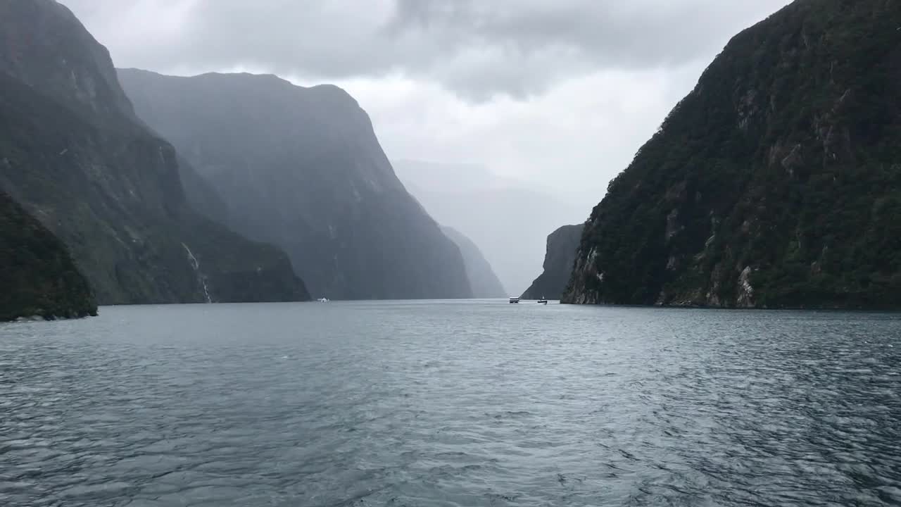 milford sound cruise rain