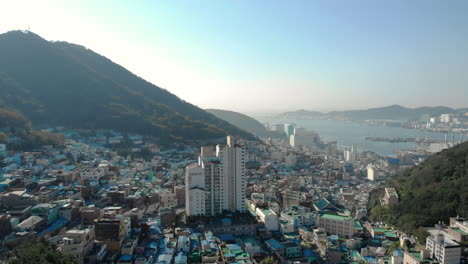 Aldea-De-La-Cultura-Gamcheon-En-La-Ciudad-De-Busan,-Corea-Del-Sur
