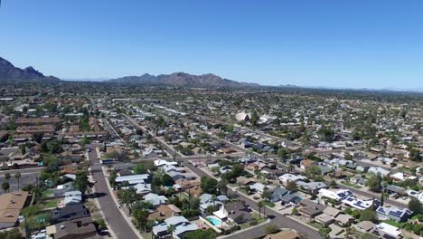 Drone-footage-of-Scottsdale-and-Paradise-Valley-pan-to-Camelback-mountain