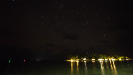 Timelapse-De-Noche-A-Día-De-Una-Isla-En-Las-Maldivas