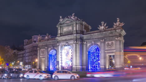 Timelapse-Of-Puerta-De-Alcalá-Landmark-During-Night,-Christmas-Lights