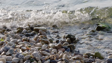 Crashing-waves-at-a-stony-lakeshore