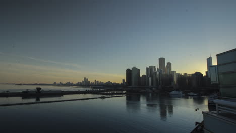 Timelapse-of-sun-going-behind-Chicago-city-skyline