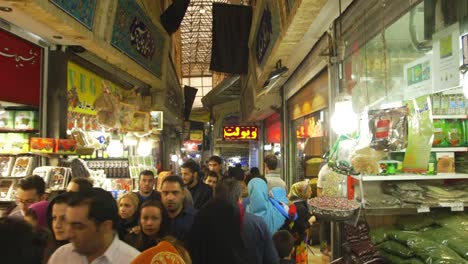 Crowds-walking-through-Tajrish-Bazaar-in-Tehran,-Iran
