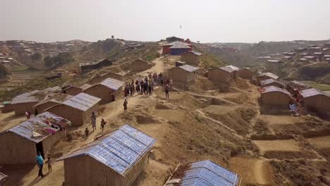 Drohne-Fliegt-Von-Rohingya-Flüchtlingen-Und-Lager-Weg