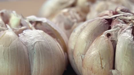 Garlic-Bulb-Spinning-in-Slow-Motion