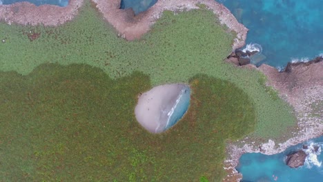 Luftaufnahme-Des-Versteckten-Strandes-Auf-Den-Marietas-Inseln,-Nayarit,-Mexiko