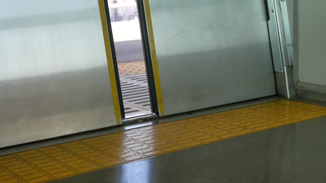 Lower-view-of-the-japan-train's-door-while-door-is-closing