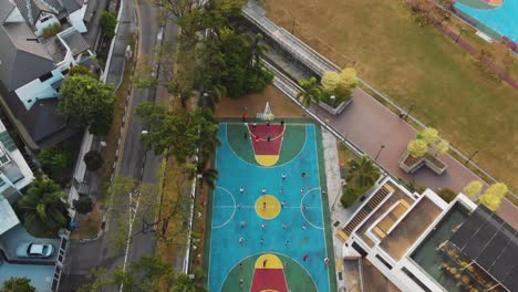 Taichi-Übersicht-Auf-Dem-Basketballplatz
