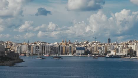 Wide-shot-of-the-city-of-Sliema-on-Malta,-opposite-of-Valletta