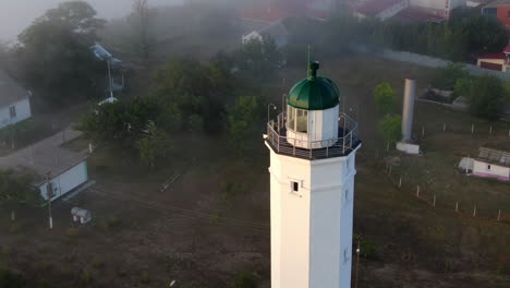 Ein-Schöner-Leuchtturm-Am-Meer