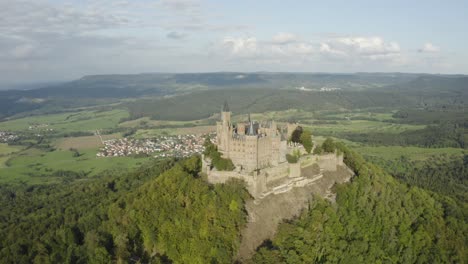 Cinematic-panning-aerial-establishing-shot-of-Hohenzollern-Castle-located-on-the-Berg-Hohenzollern-mountain