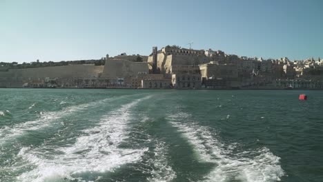 Ferry-ride-from-Valletta,-Malta-to-the-Three-Cities